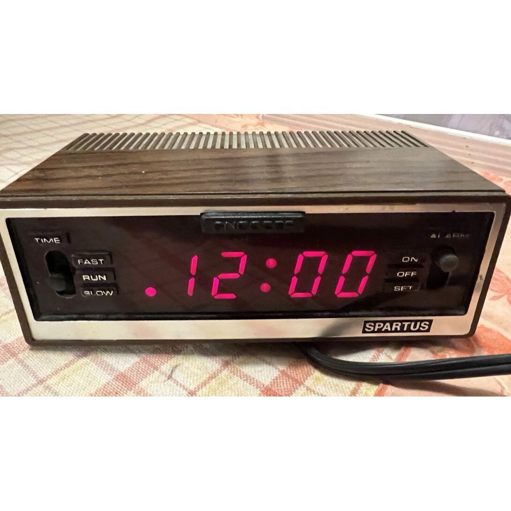 Vintage Spartus Digital Alarm Clock 1120-C1 W Wood Grain Portable‎ 60hz Retro